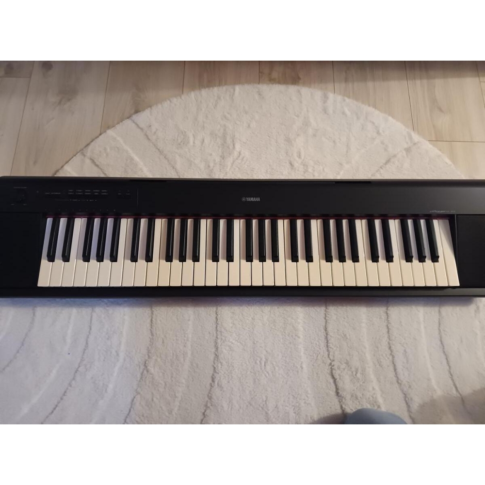 El Yamaha Piaggero NP-15 es un teclado portátil de la reconocida marca Yamaha. Con su diseño compacto y ligero, es la 
