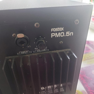 Los Fostex PM0.5n son unos monitores de estudio de alta calidad que ofrecen una reproducción de sonido excepcional. Con una 