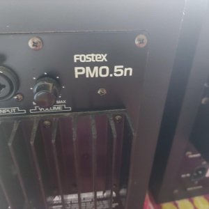 Los Fostex PM0.5n son unos monitores de estudio de alta calidad que ofrecen una reproducción de sonido excepcional. Con una 