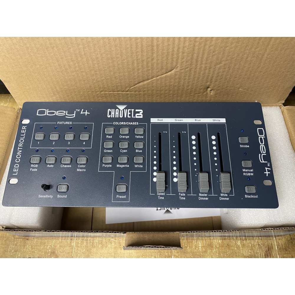 Chauvet Obey 4 es una consola de iluminación compacta y fácil de usar diseñada para controlar hasta 4 luces DMX. Con una 