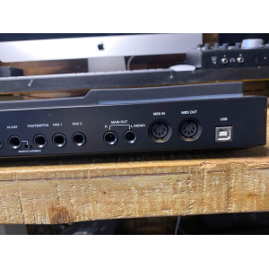 El Alesis Sample Pad Pro es un avanzado controlador de percusión que combina un amplio conjunto de funciones y una interfaz 