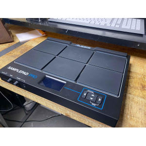 El Alesis Sample Pad Pro es un avanzado controlador de percusión que combina un amplio conjunto de funciones y una interfaz 