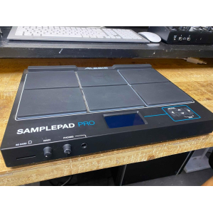 El Alesis Sample Pad Pro es un avanzado controlador de percusión que combina un amplio conjunto de funciones y una interfaz 