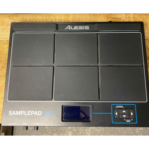 El Alesis Sample Pad Pro es un avanzado controlador de percusión que combina un amplio conjunto de funciones y una interfaz 