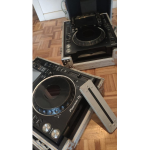 Pioneer CDJ 2000 Nexus 2 x2 + Flight Case