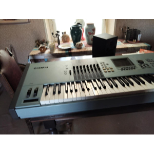 El Yamaha Motif XS8 es un increíble sintetizador de última generación que combina calidad de sonido excepcional con una 