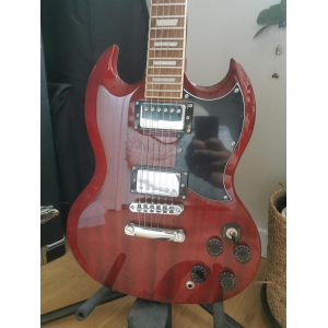 Guitarra Eagletone SG Cherry + Amplificador Aero 30v2