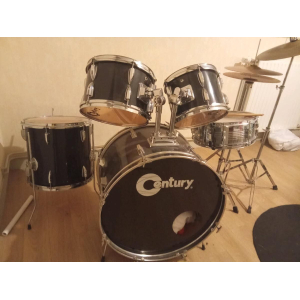 Batería acústica Century.