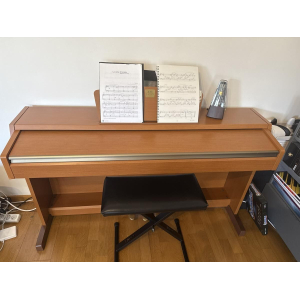 Yamaha Clavinova CLP-220 (Cherry color)