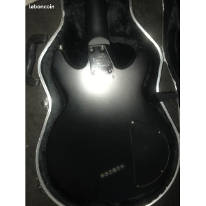 La guitarra Lâg RX100 para zurdos