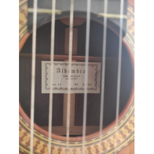 Alhambra 9P + étui rigide