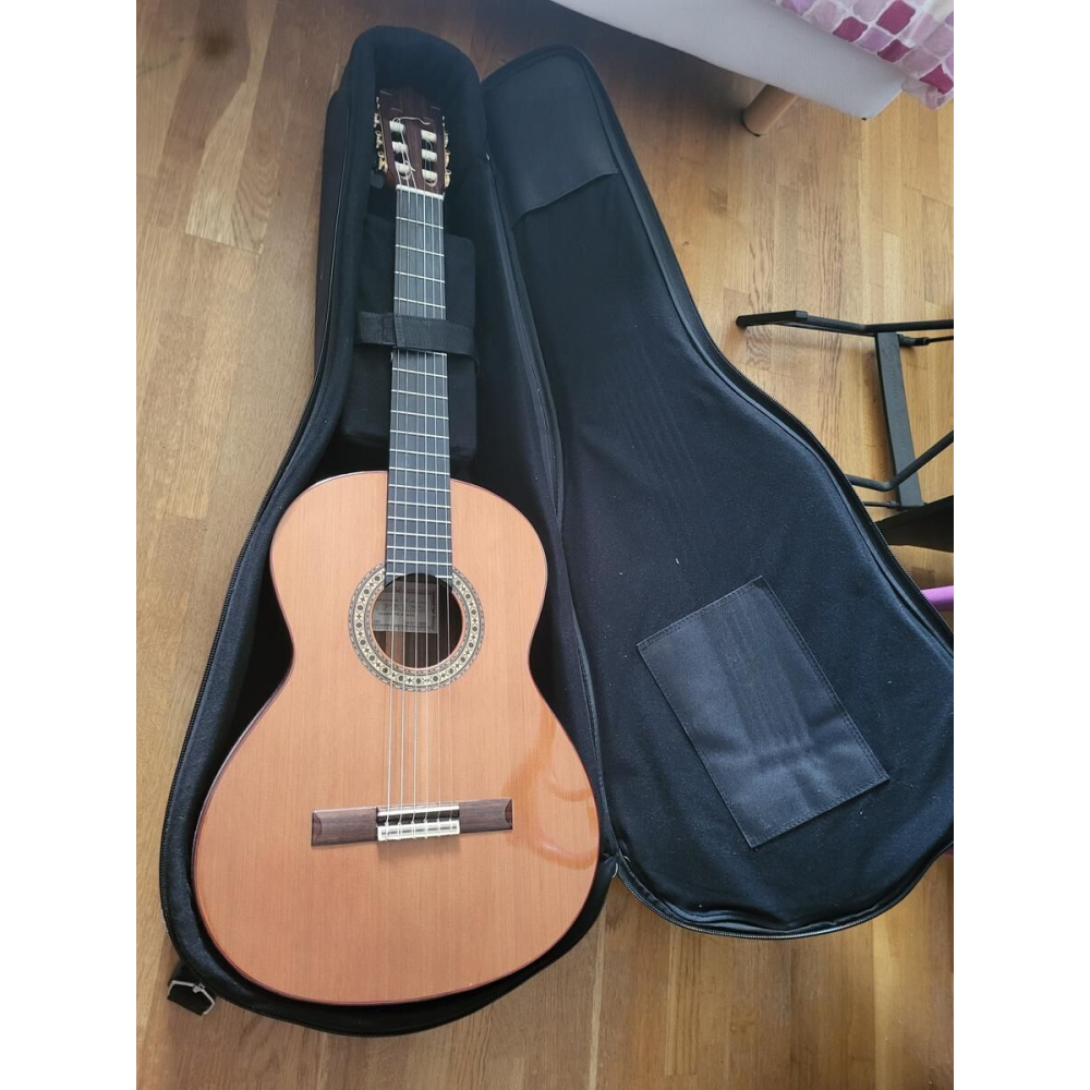 J. Perez 650 Classical Guitar in very good condition