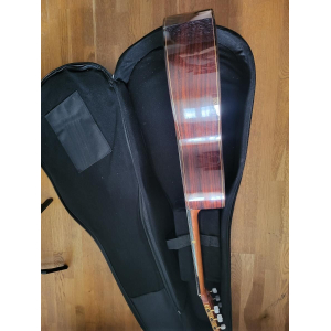 J. Perez 650 Guitare classique en très bon état