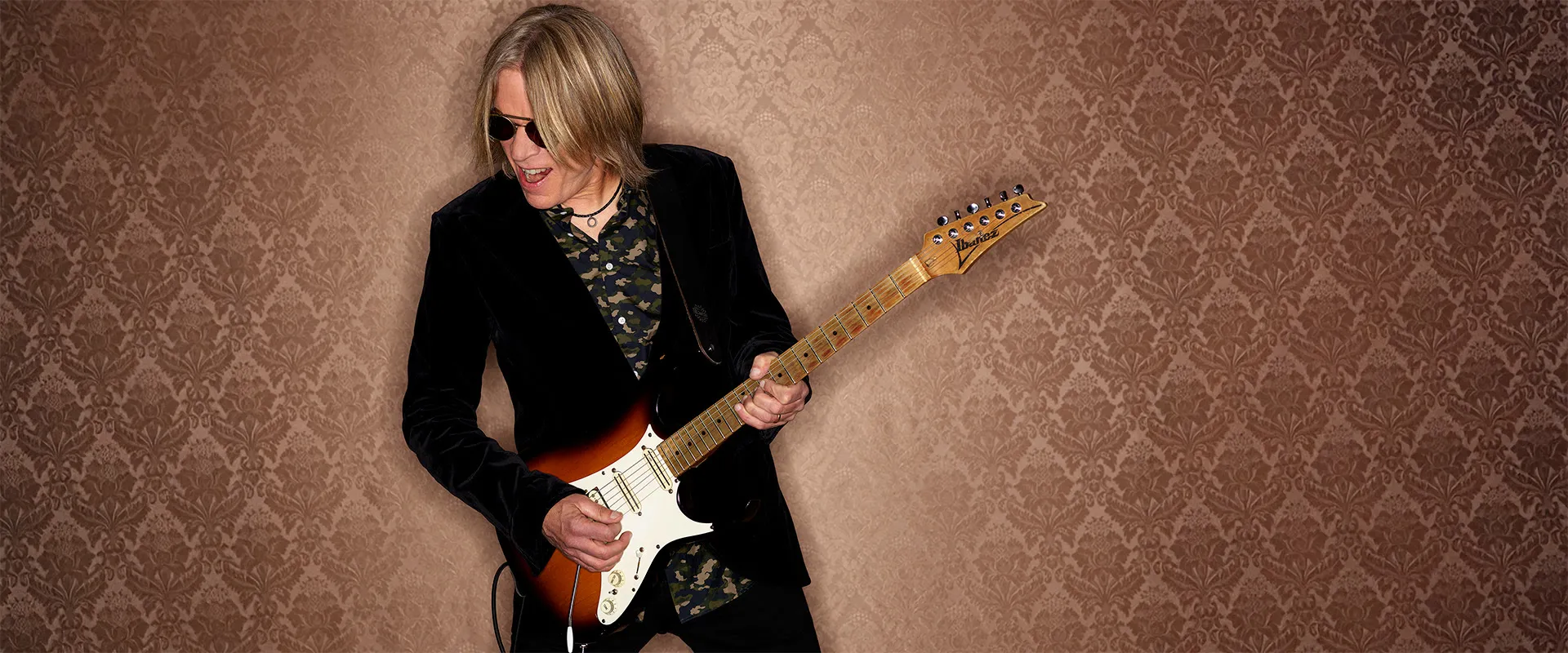 Andy Timmons con su guitarra Ibanez equipada con pastillas DiMarzio