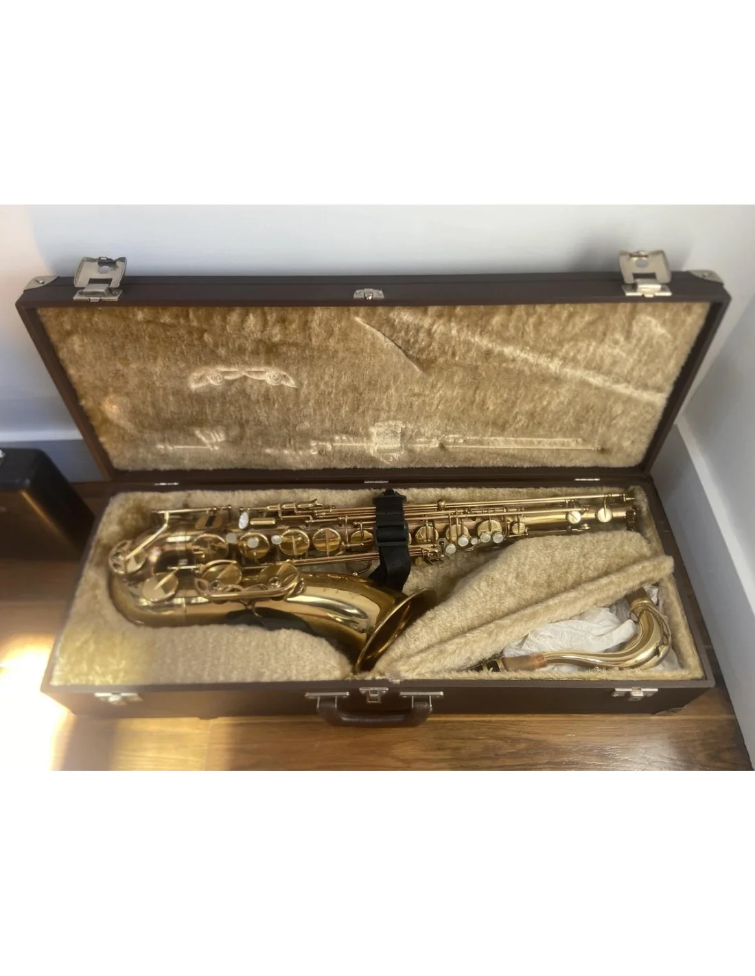 Saxophone ténor et partition Saxophone ténor et partition