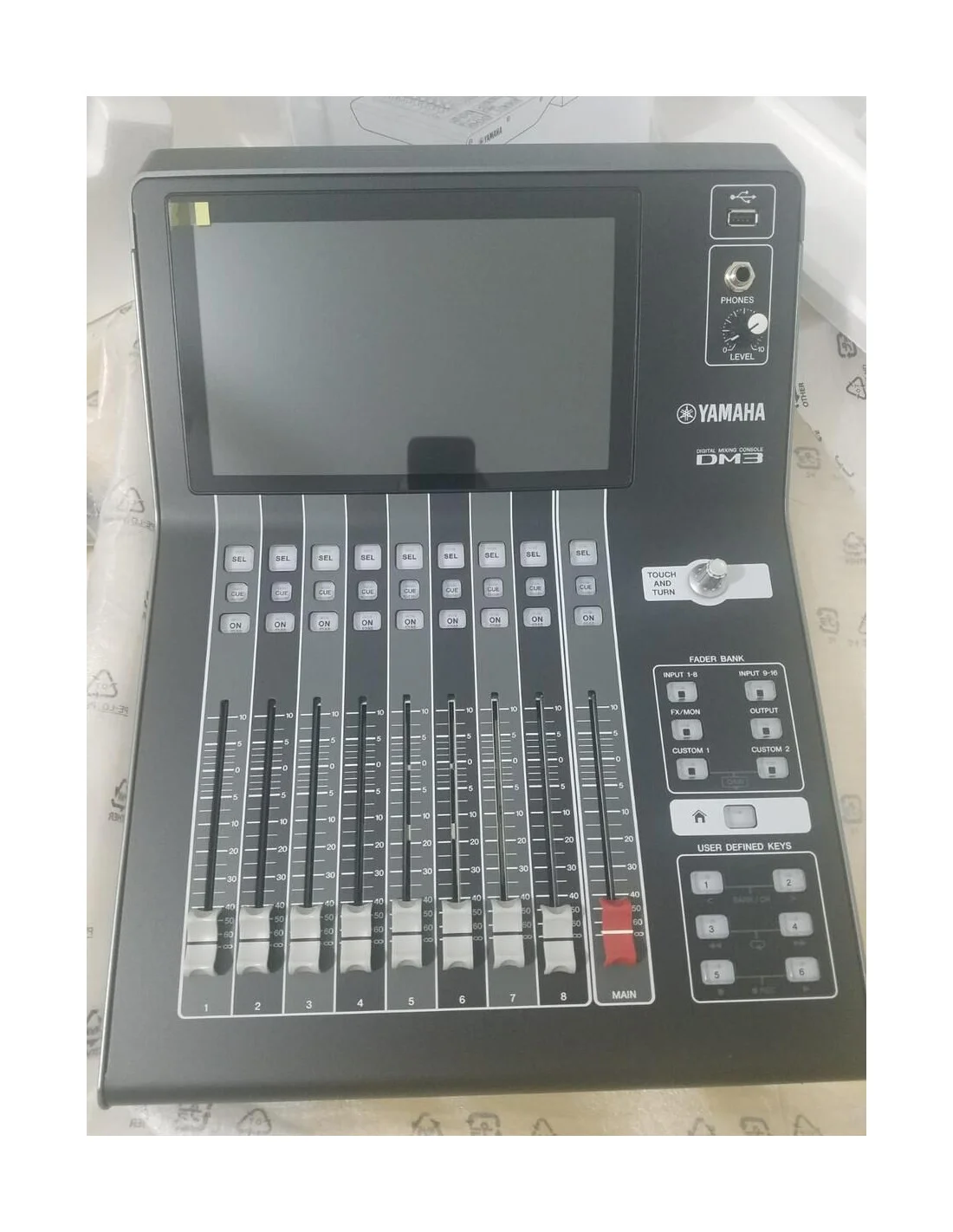 Table de mixage avec effets intégrés pour le live