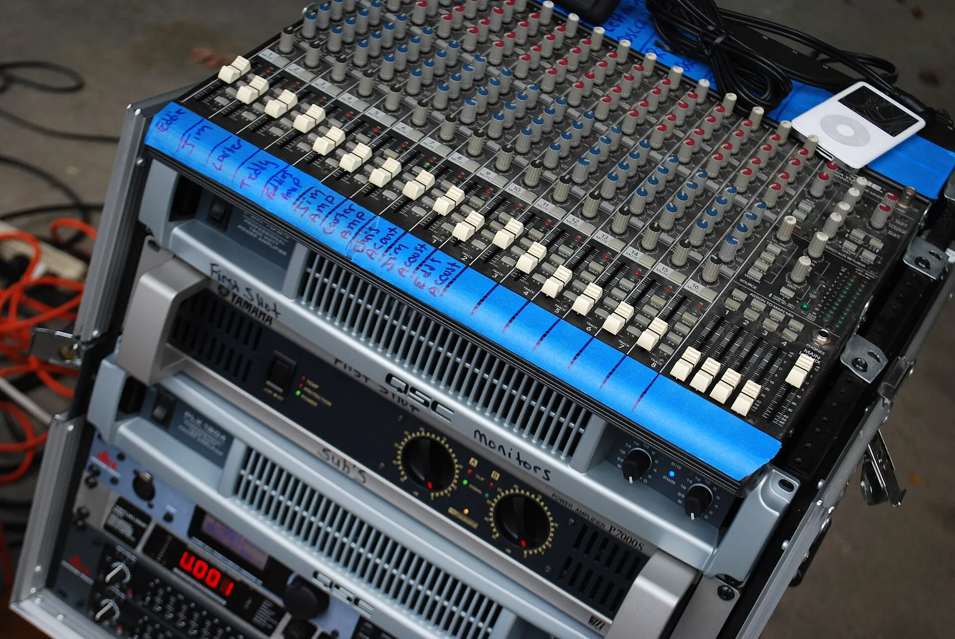 Enceinte line array pour sonoriser une salle de 100 personnes